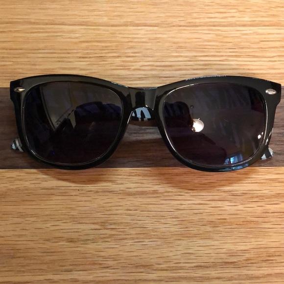 ❤️‍🔥 Black and Zebra way fair sunglasses! - Picture 3 of 3